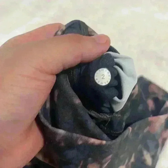 Lululemon leggings - Picture 4 of 10